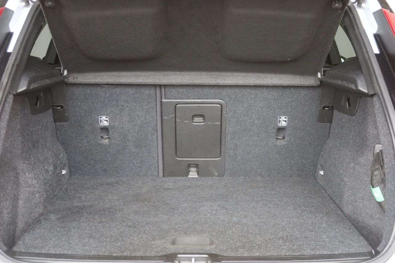 2022 VOLVO XC40 2022 VOLVO XC40