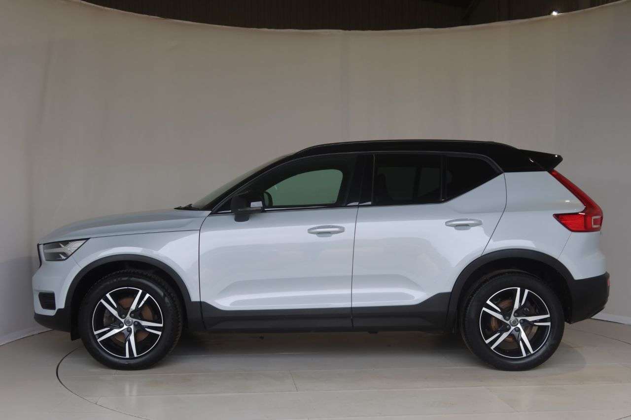 2022 VOLVO XC40 2022 VOLVO XC40