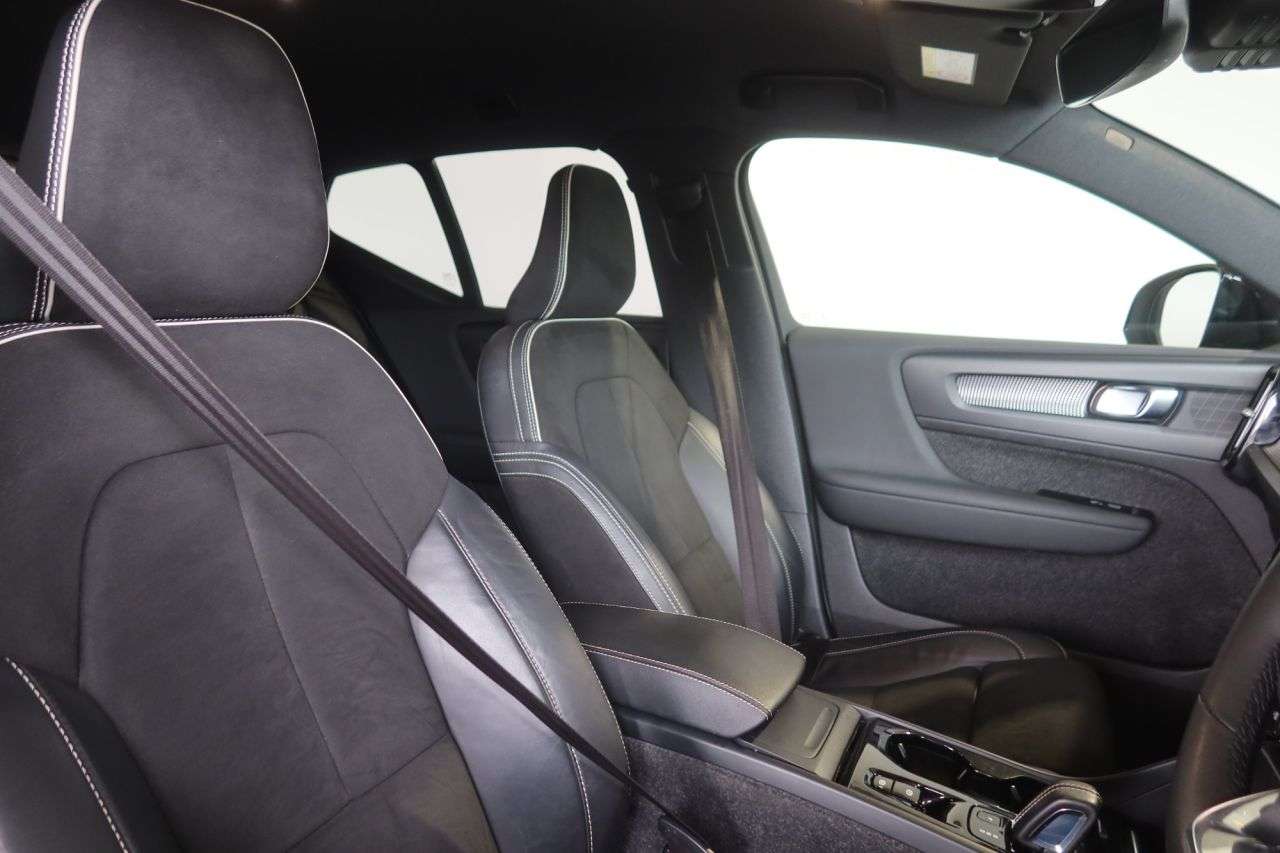 2022 VOLVO XC40 2022 VOLVO XC40