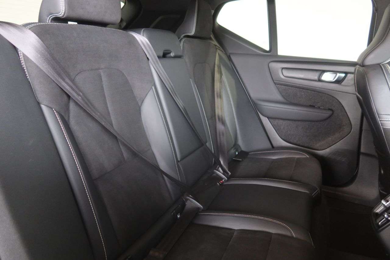 2022 VOLVO XC40 2022 VOLVO XC40