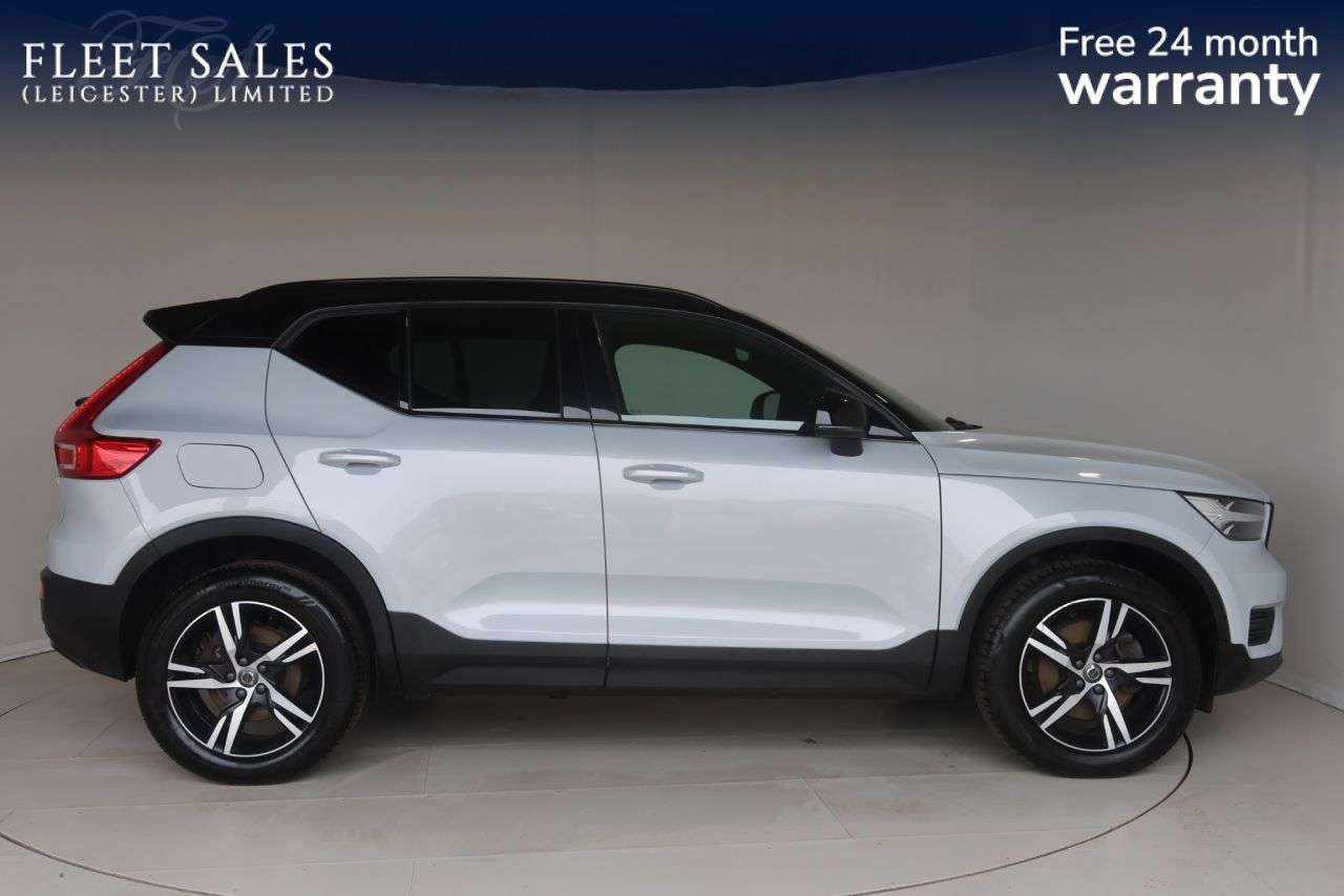A 2022 VOLVO XC40 2.0 B4 MHEV Plus SUV 5dr Petrol Hybrid DCT Auto AWD Euro 6 (s/s) (197 ps) H A 2022 VOLVO XC40 2.0 B4 MHEV Plus SUV 5dr Petrol Hybrid DCT Auto AWD Euro 6 (s/s) (197 ps) H