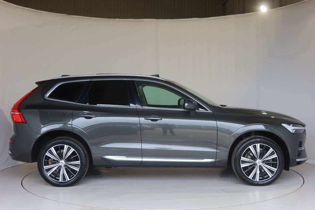 A 2022 VOLVO XC60 2.0h T8 Recharge 11.6kWh Inscription Pro SUV 5dr Petrol Plug-in Hybrid Auto A 2022 VOLVO XC60 2.0h T8 Recharge 11.6kWh Inscription Pro SUV 5dr Petrol Plug-in Hybrid Auto