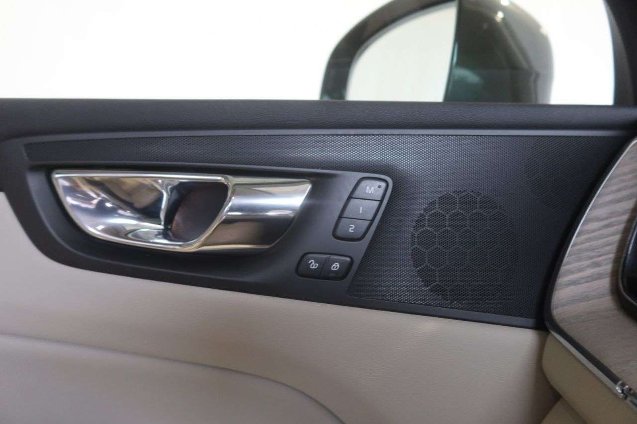 2022 VOLVO XC60 2022 VOLVO XC60