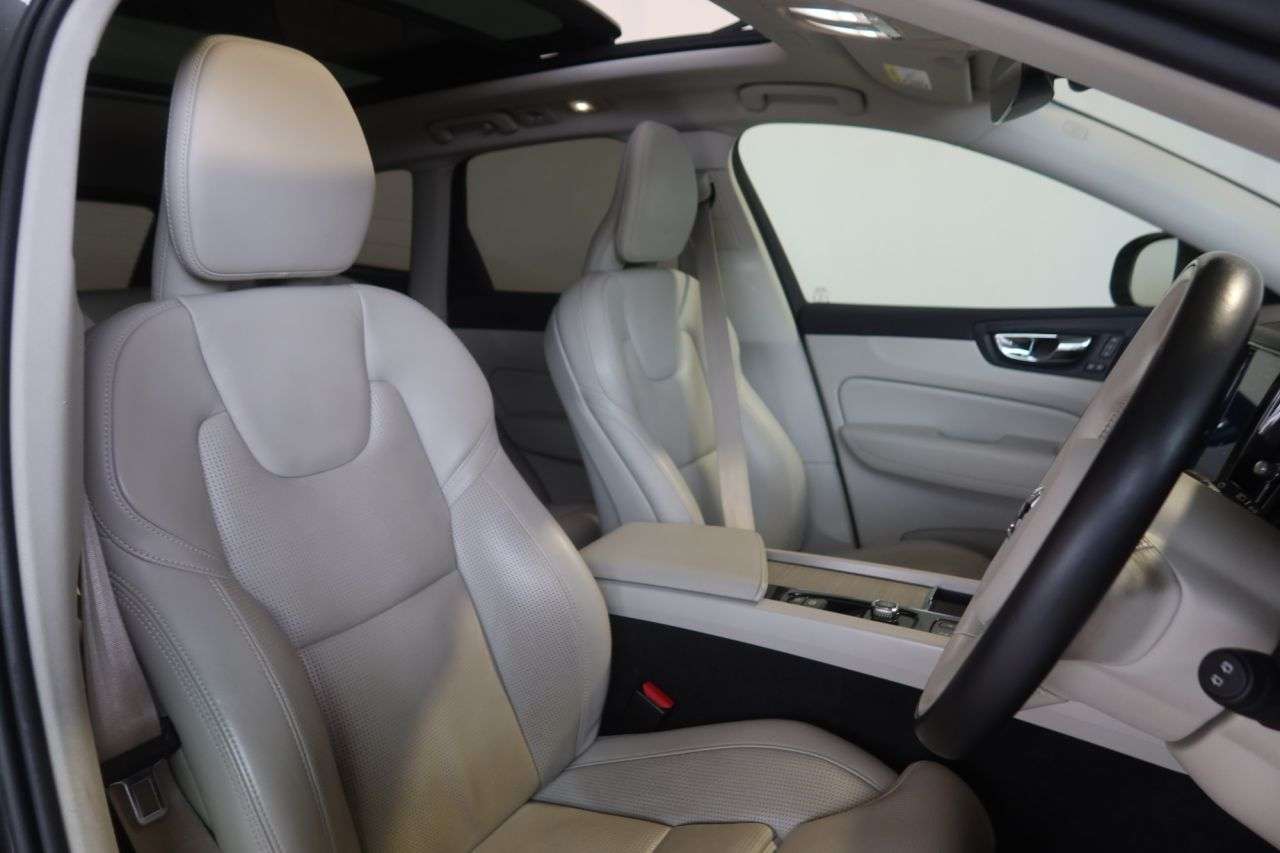 2022 VOLVO XC60 2022 VOLVO XC60