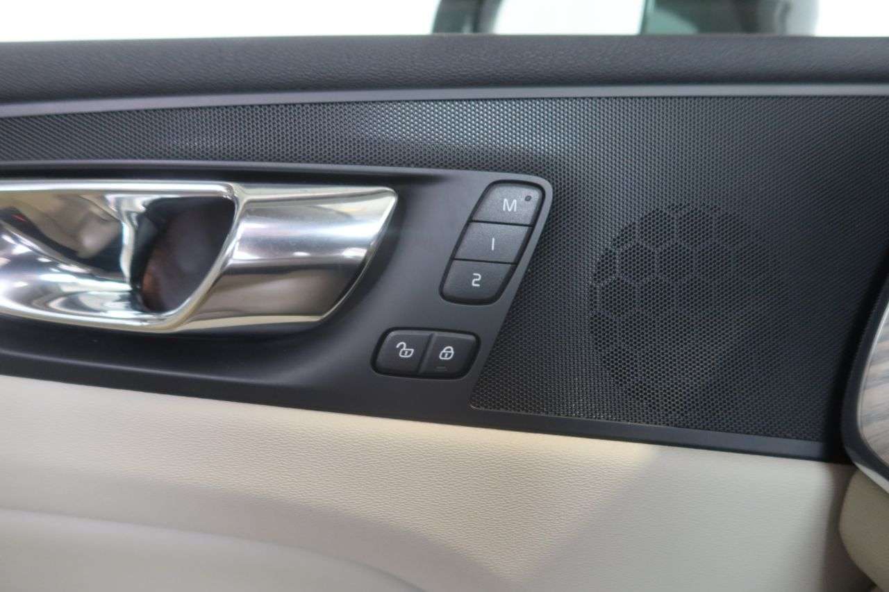 2022 VOLVO XC60 2022 VOLVO XC60