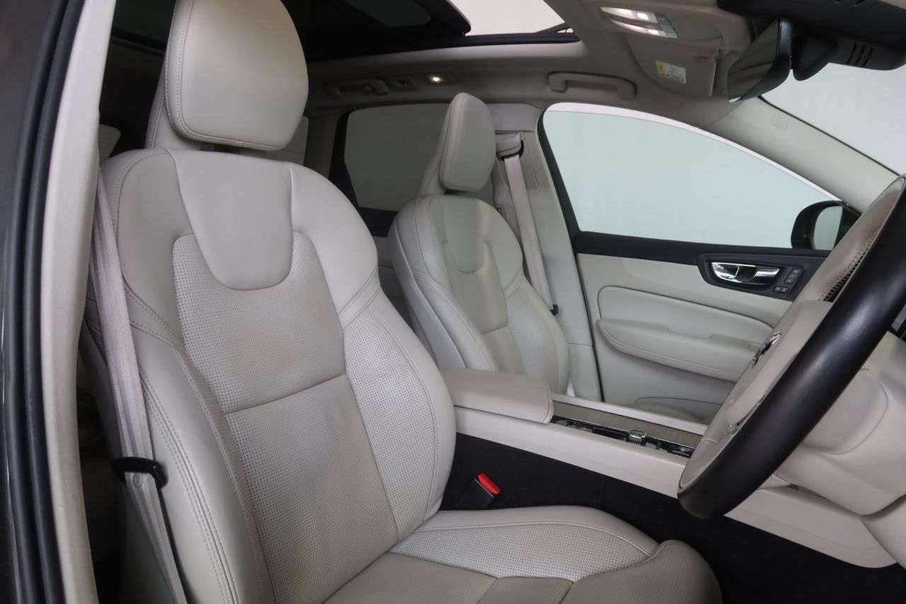 2022 VOLVO XC60 2022 VOLVO XC60