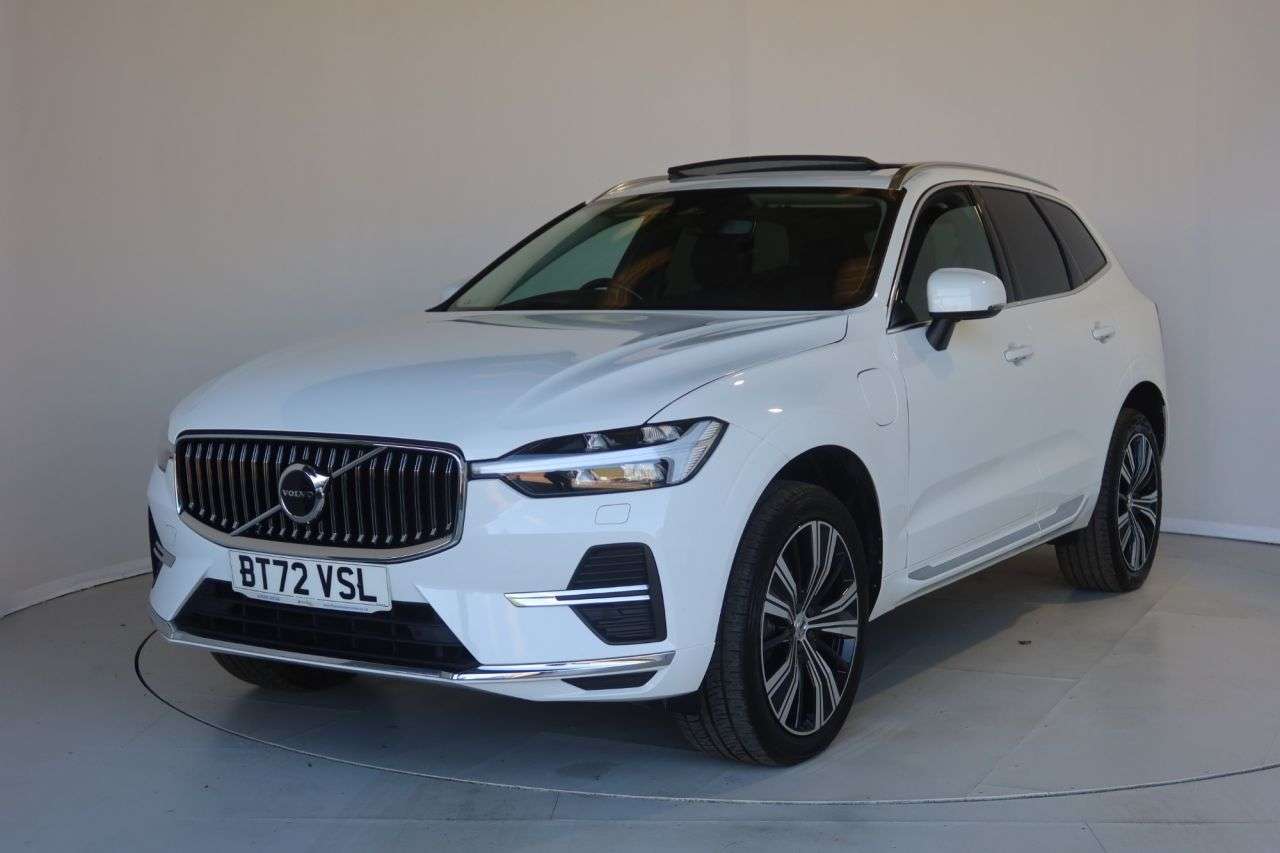 A 2022 VOLVO XC60 2.0h T8 Recharge 18.8kWh Ultimate Bright SUV 5dr Petrol Plug-in Hybrid Auto A 2022 VOLVO XC60 2.0h T8 Recharge 18.8kWh Ultimate Bright SUV 5dr Petrol Plug-in Hybrid Auto