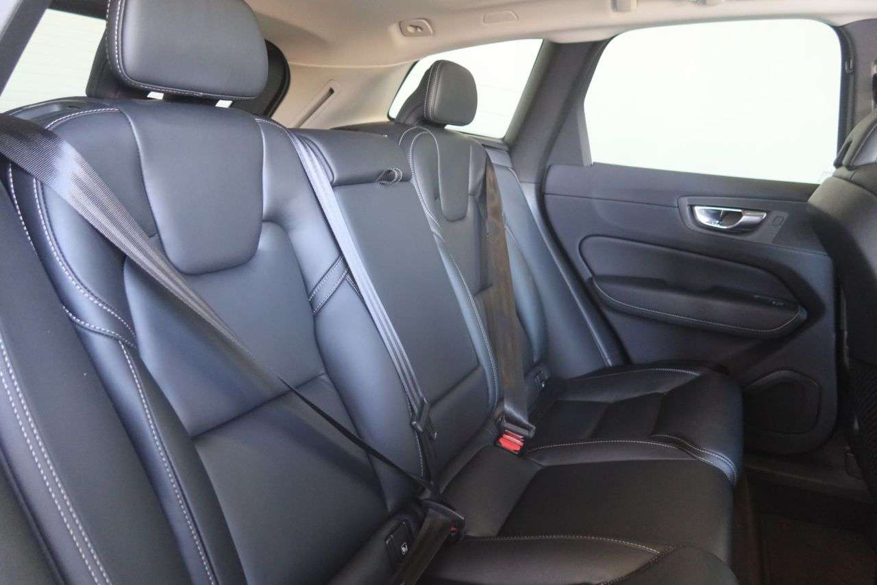 2022 VOLVO XC60 2022 VOLVO XC60