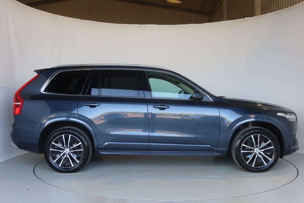 A 2021 VOLVO XC90 2.0 B5 MHEV Momentum SUV 5dr Diesel Hybrid Auto 4WD Euro 6 (s/s) (235 ps) R A 2021 VOLVO XC90 2.0 B5 MHEV Momentum SUV 5dr Diesel Hybrid Auto 4WD Euro 6 (s/s) (235 ps) R