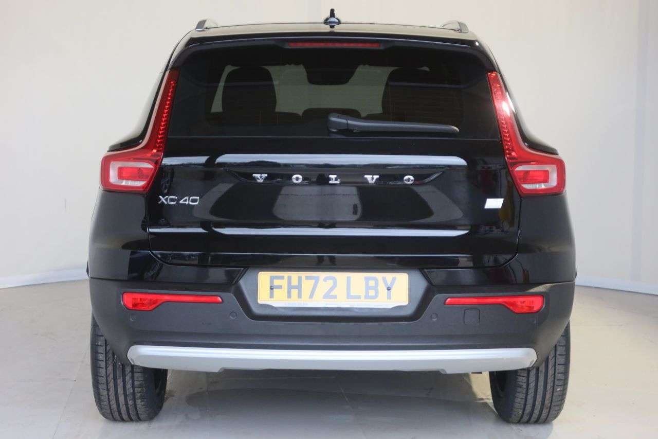 2023 VOLVO XC40 2023 VOLVO XC40