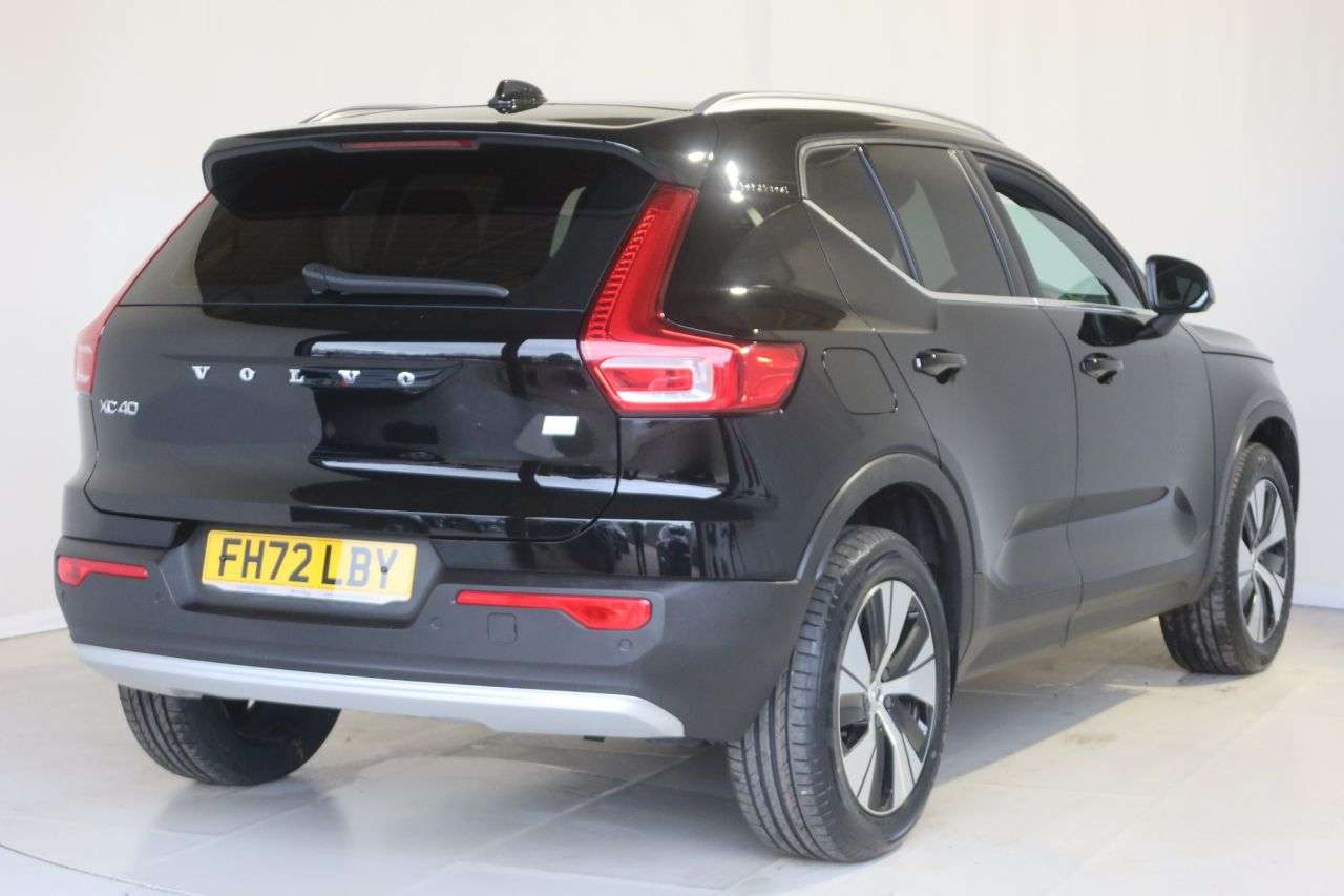 2023 VOLVO XC40 2023 VOLVO XC40