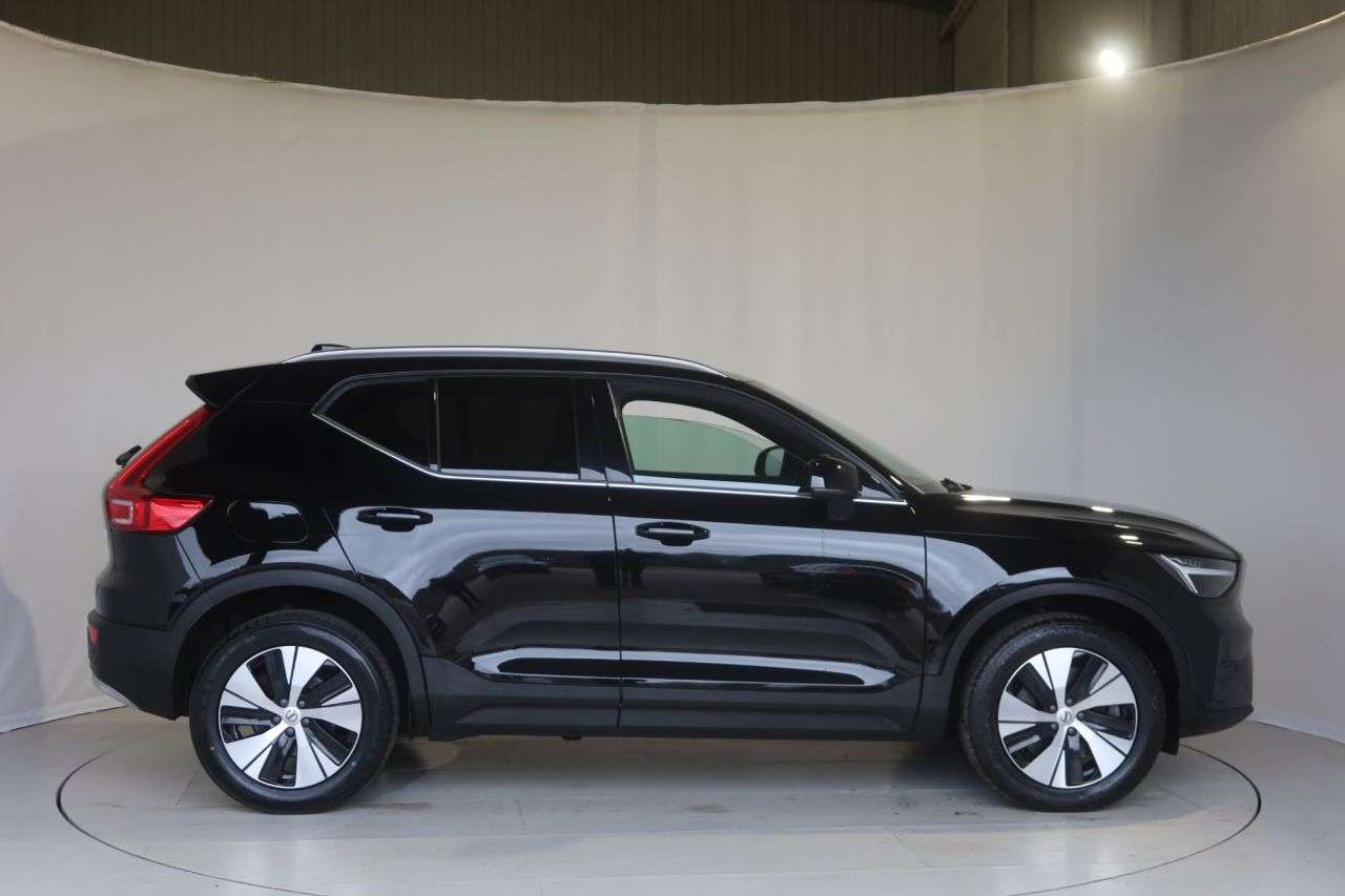A 2023 VOLVO XC40 1.5h T4 Recharge 10.7kWh Core SUV 5dr Petrol Plug-in Hybrid Auto Euro 6 (s/ A 2023 VOLVO XC40 1.5h T4 Recharge 10.7kWh Core SUV 5dr Petrol Plug-in Hybrid Auto Euro 6 (s/