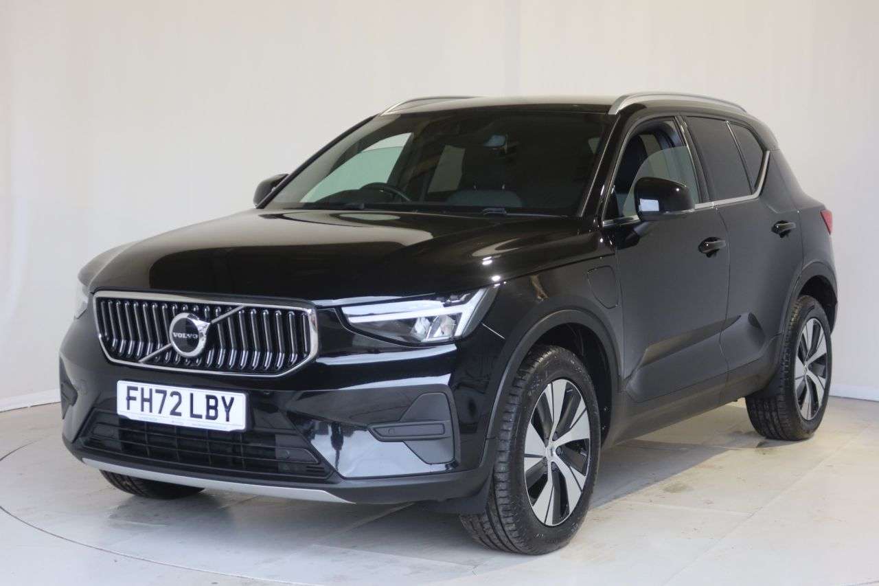 A 2023 VOLVO XC40 1.5h T4 Recharge 10.7kWh Core SUV 5dr Petrol Plug-in Hybrid Auto Euro 6 (s/ A 2023 VOLVO XC40 1.5h T4 Recharge 10.7kWh Core SUV 5dr Petrol Plug-in Hybrid Auto Euro 6 (s/