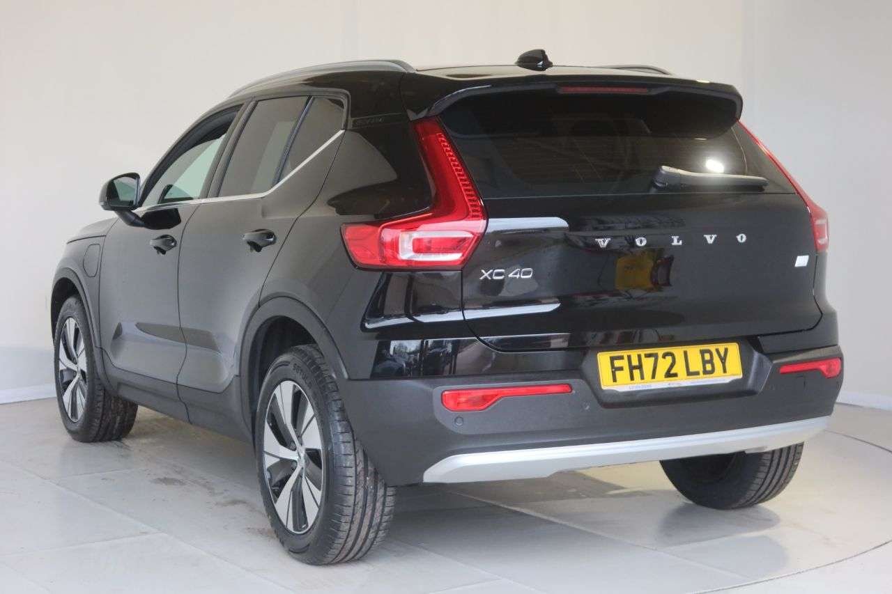 2023 VOLVO XC40 2023 VOLVO XC40