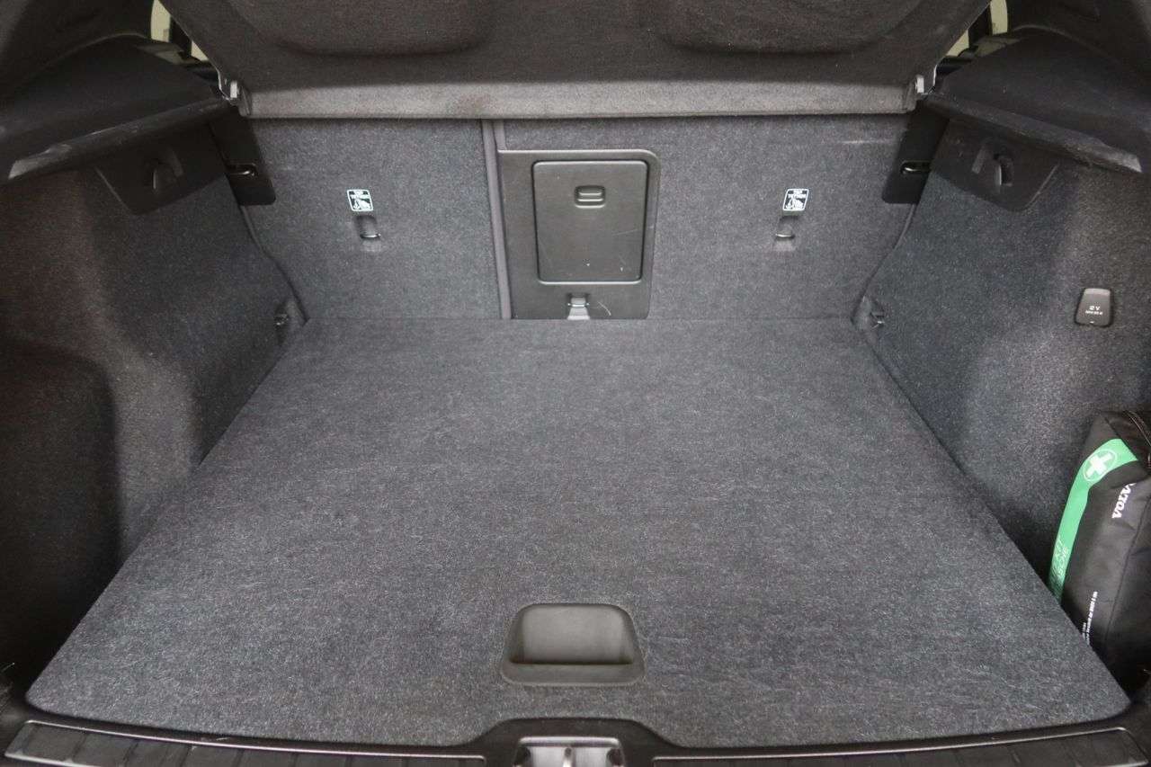 2023 VOLVO XC40 2023 VOLVO XC40