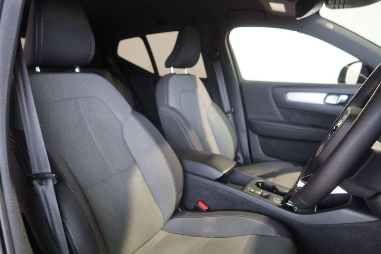 2023 VOLVO XC40 2023 VOLVO XC40