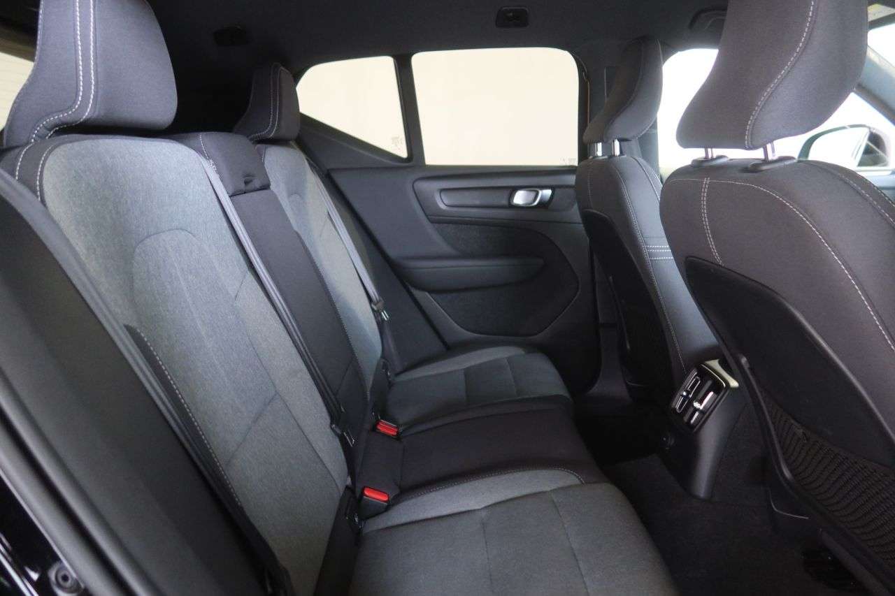 2023 VOLVO XC40 2023 VOLVO XC40