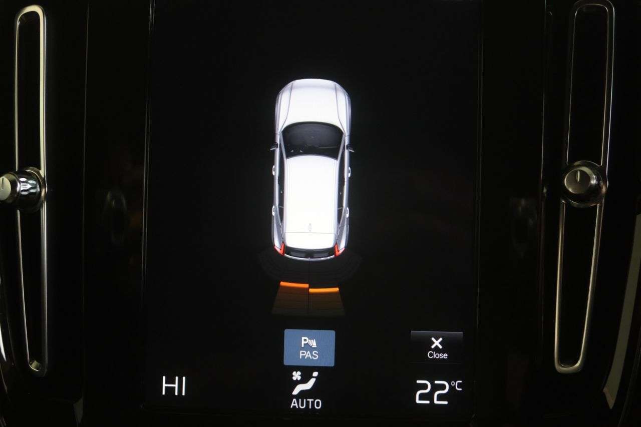 2023 VOLVO XC40 2023 VOLVO XC40