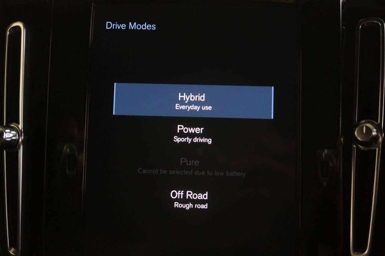 2023 VOLVO XC40 2023 VOLVO XC40