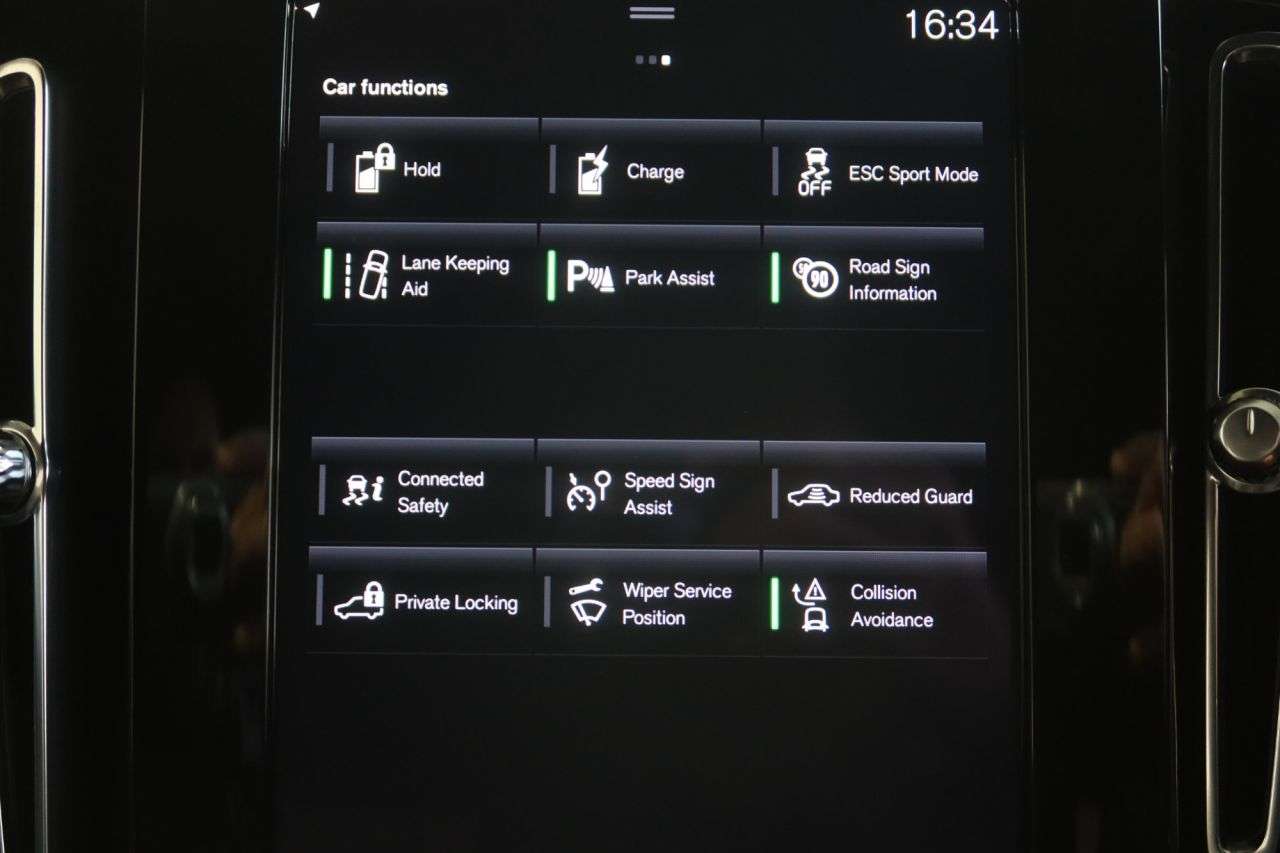 2023 VOLVO XC40 2023 VOLVO XC40