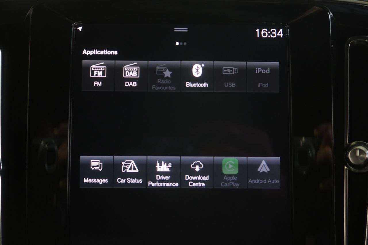 2023 VOLVO XC40 2023 VOLVO XC40