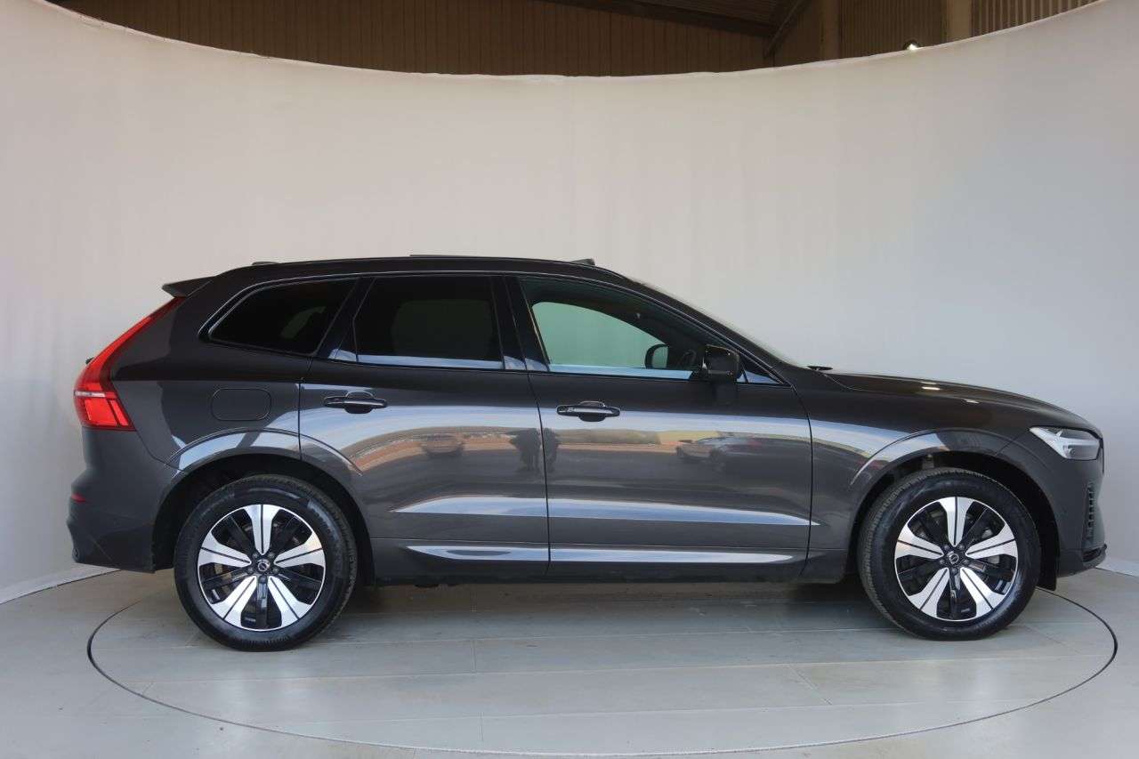 A 2023 VOLVO XC60 2.0h T6 Recharge 18.8kWh Plus SUV 5dr Petrol Plug-in Hybrid Auto AWD Euro 6 A 2023 VOLVO XC60 2.0h T6 Recharge 18.8kWh Plus SUV 5dr Petrol Plug-in Hybrid Auto AWD Euro 6