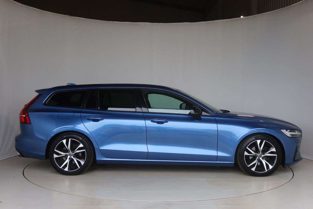 A 2021 VOLVO V60 2.0 B4 MHEV R-Design Estate 5dr Petrol Hybrid Auto Euro 6 (s/s) (197 ps) HE A 2021 VOLVO V60 2.0 B4 MHEV R-Design Estate 5dr Petrol Hybrid Auto Euro 6 (s/s) (197 ps) HE