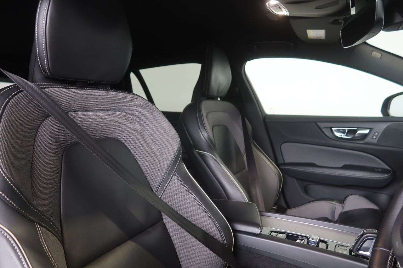 2021 VOLVO V60 2021 VOLVO V60