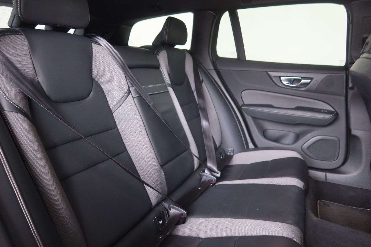 2021 VOLVO V60 2021 VOLVO V60