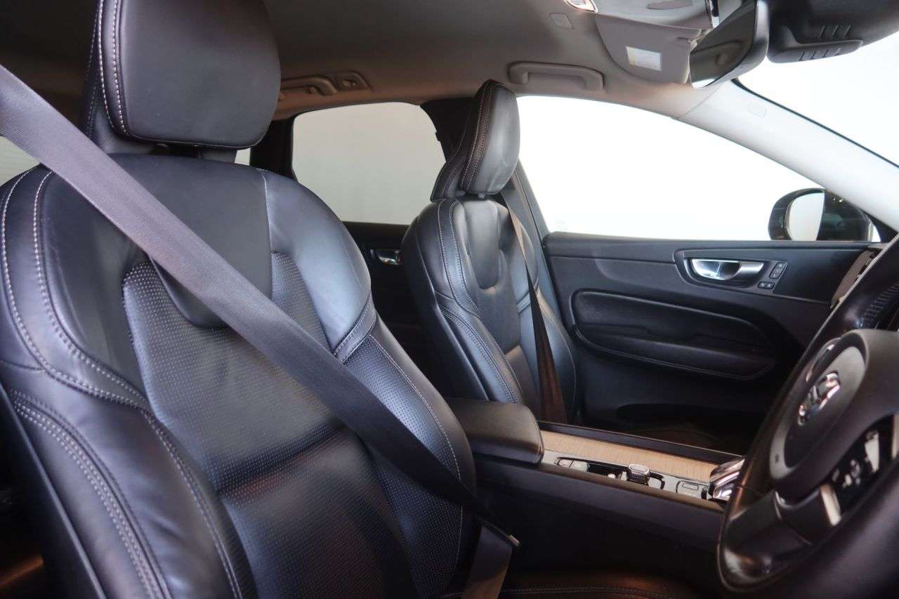 2021 VOLVO XC60 2021 VOLVO XC60