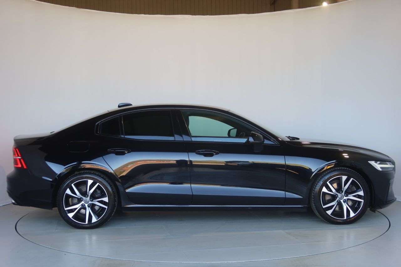 A 2022 VOLVO S60 2.0 B5 MHEV R-Design Saloon 4dr Petrol Hybrid Auto Euro 6 (s/s) (250 ps) HE A 2022 VOLVO S60 2.0 B5 MHEV R-Design Saloon 4dr Petrol Hybrid Auto Euro 6 (s/s) (250 ps) HE