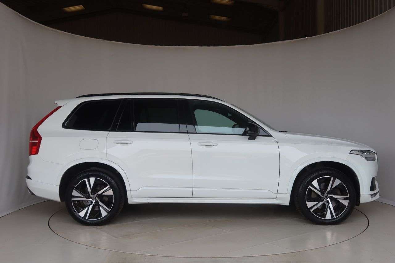 A 2021 VOLVO XC90 2.0 B5 MHEV R-Design SUV 5dr Diesel Hybrid Auto 4WD Euro 6 (s/s) (235 ps) R A 2021 VOLVO XC90 2.0 B5 MHEV R-Design SUV 5dr Diesel Hybrid Auto 4WD Euro 6 (s/s) (235 ps) R