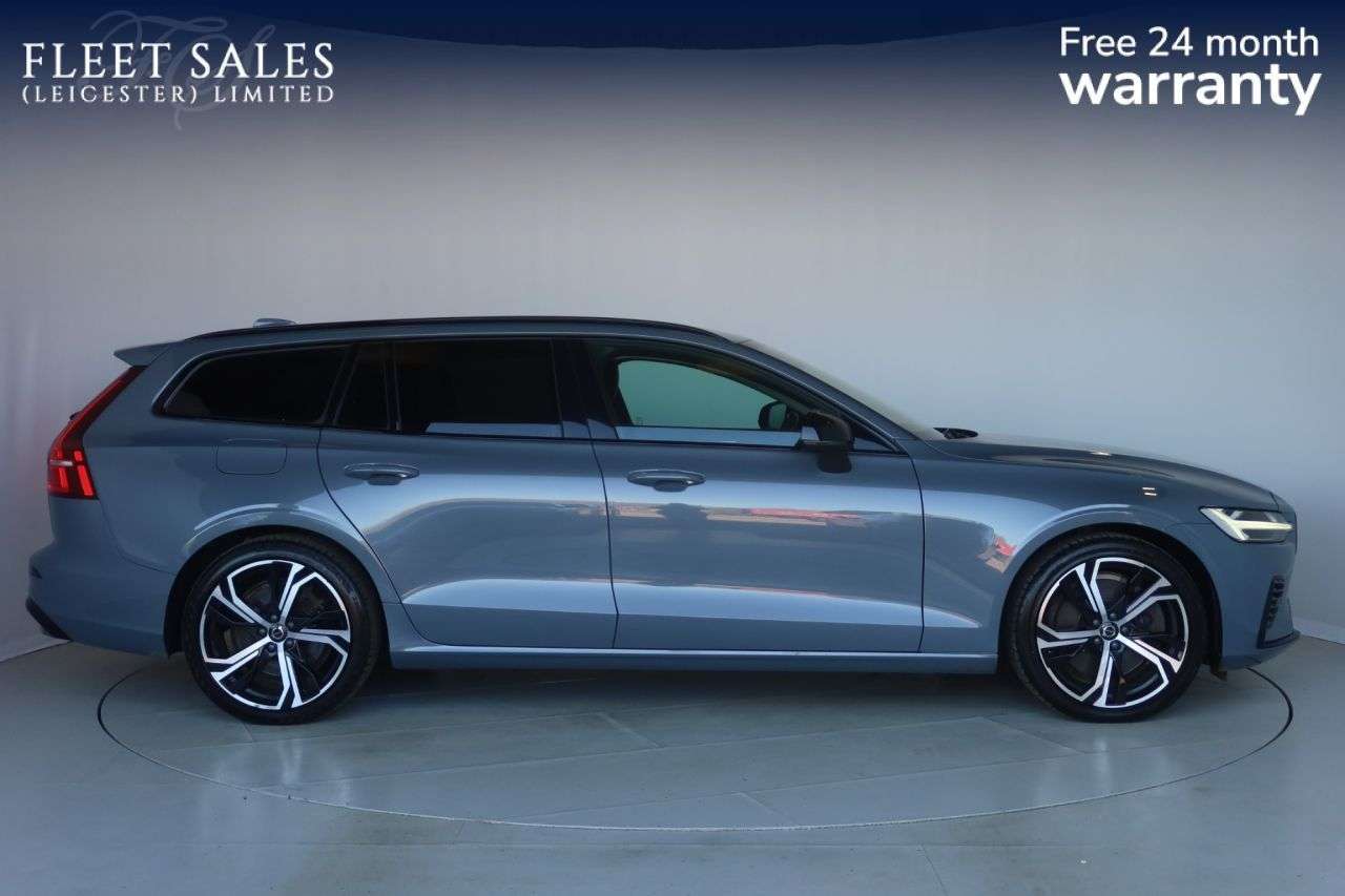 A 2022 VOLVO V60 2.0h T6 Recharge 18.8kWh Plus Dark Estate 5dr Petrol Plug-in Hybrid Auto AW A 2022 VOLVO V60 2.0h T6 Recharge 18.8kWh Plus Dark Estate 5dr Petrol Plug-in Hybrid Auto AW