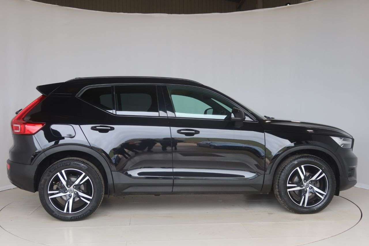 A 2021 VOLVO XC40 1.5 T3 R-Design SUV 5dr Petrol Auto Euro 6 (s/s) (163 ps) FREE 24 MONTH WAR A 2021 VOLVO XC40 1.5 T3 R-Design SUV 5dr Petrol Auto Euro 6 (s/s) (163 ps) FREE 24 MONTH WAR