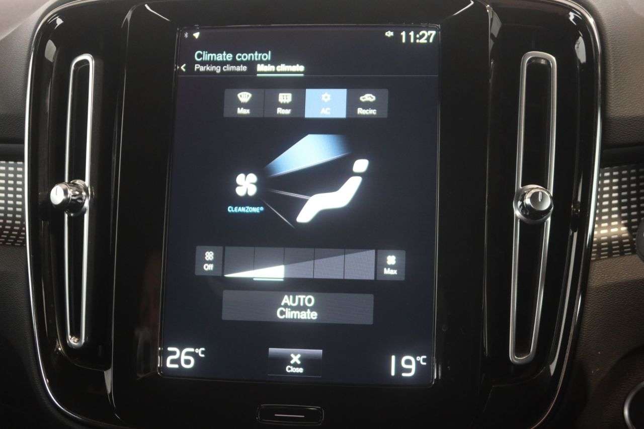 2021 VOLVO XC40 2021 VOLVO XC40