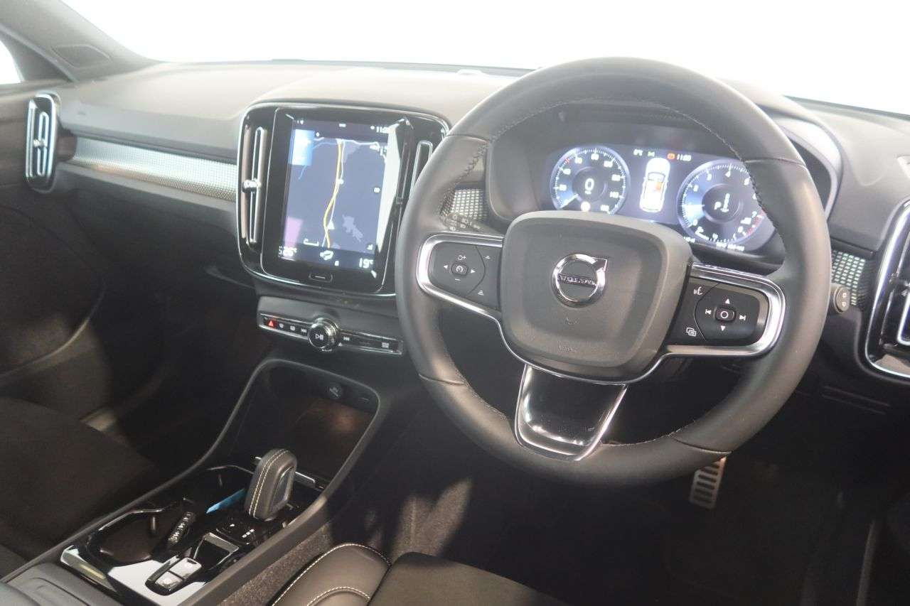 2021 VOLVO XC40 2021 VOLVO XC40