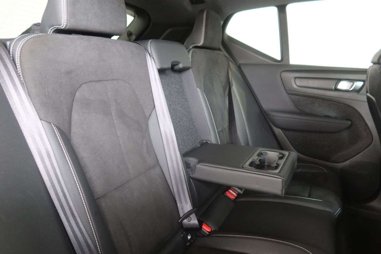 2021 VOLVO XC40 2021 VOLVO XC40