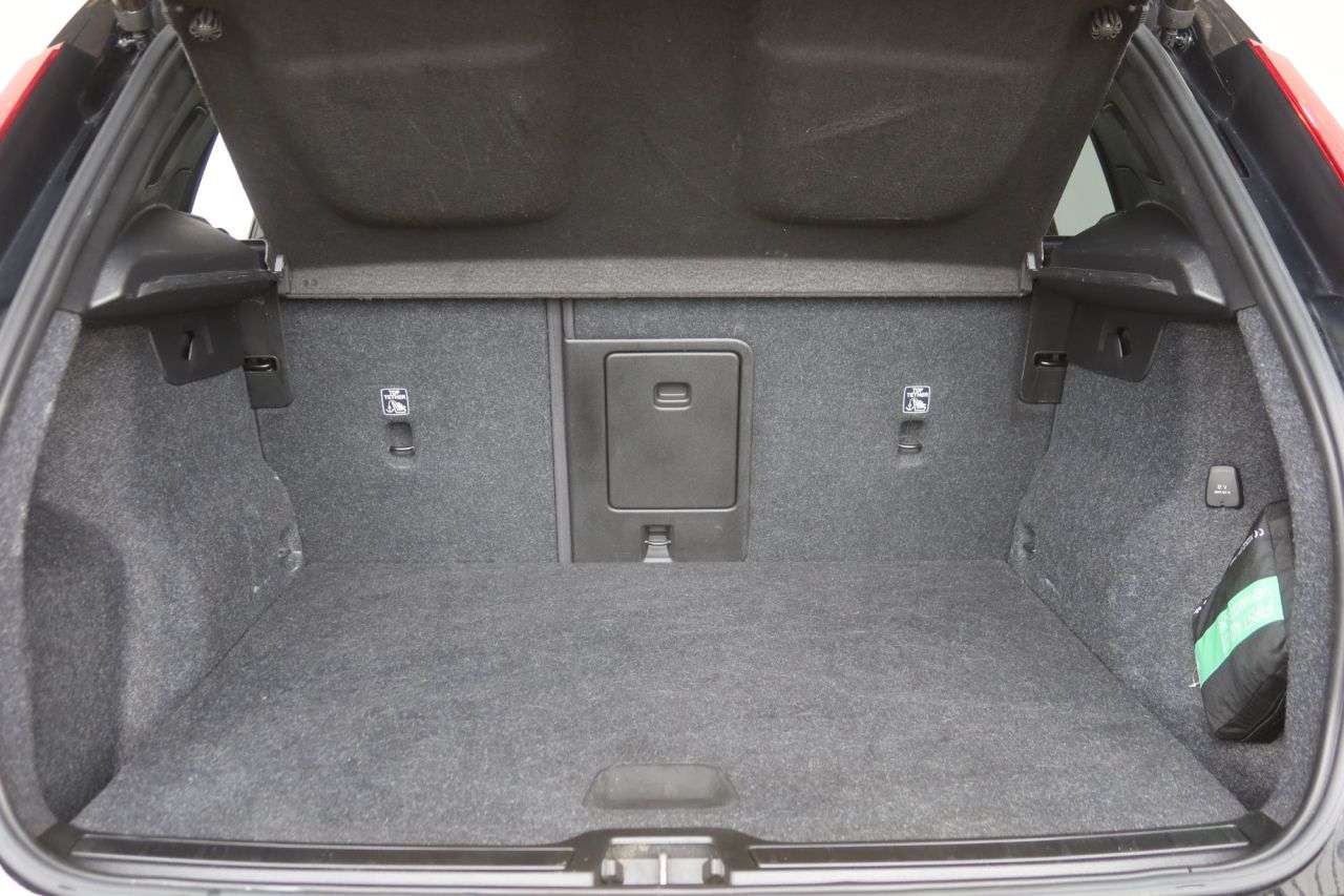 2021 VOLVO XC40 2021 VOLVO XC40