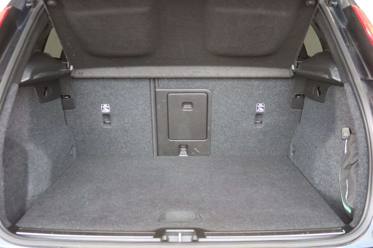 2021 VOLVO XC40 2021 VOLVO XC40