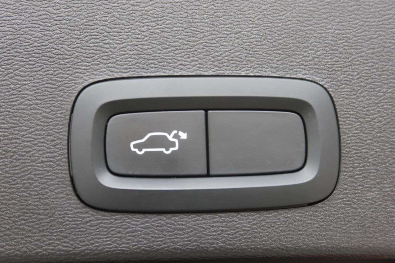 2021 VOLVO XC40 2021 VOLVO XC40