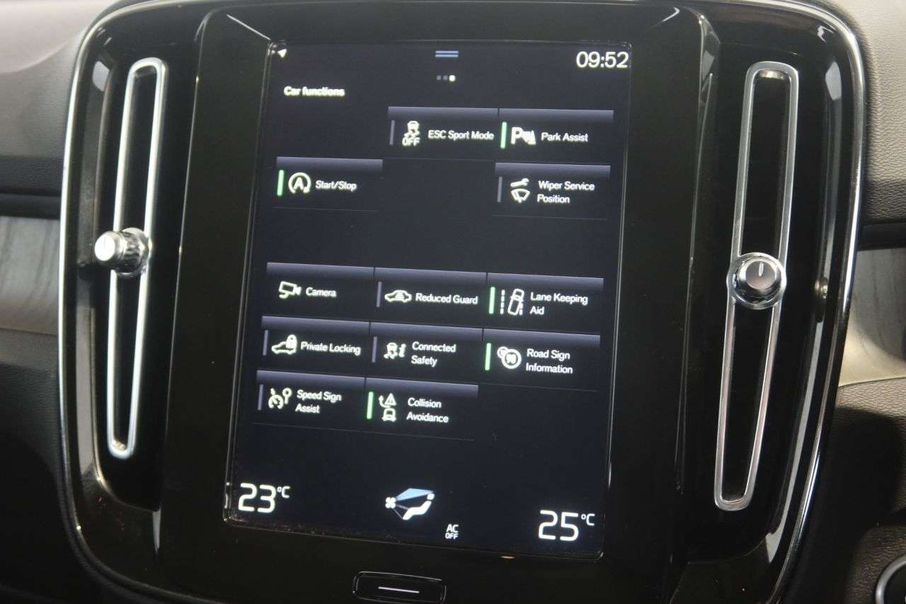 2021 VOLVO XC40 2021 VOLVO XC40