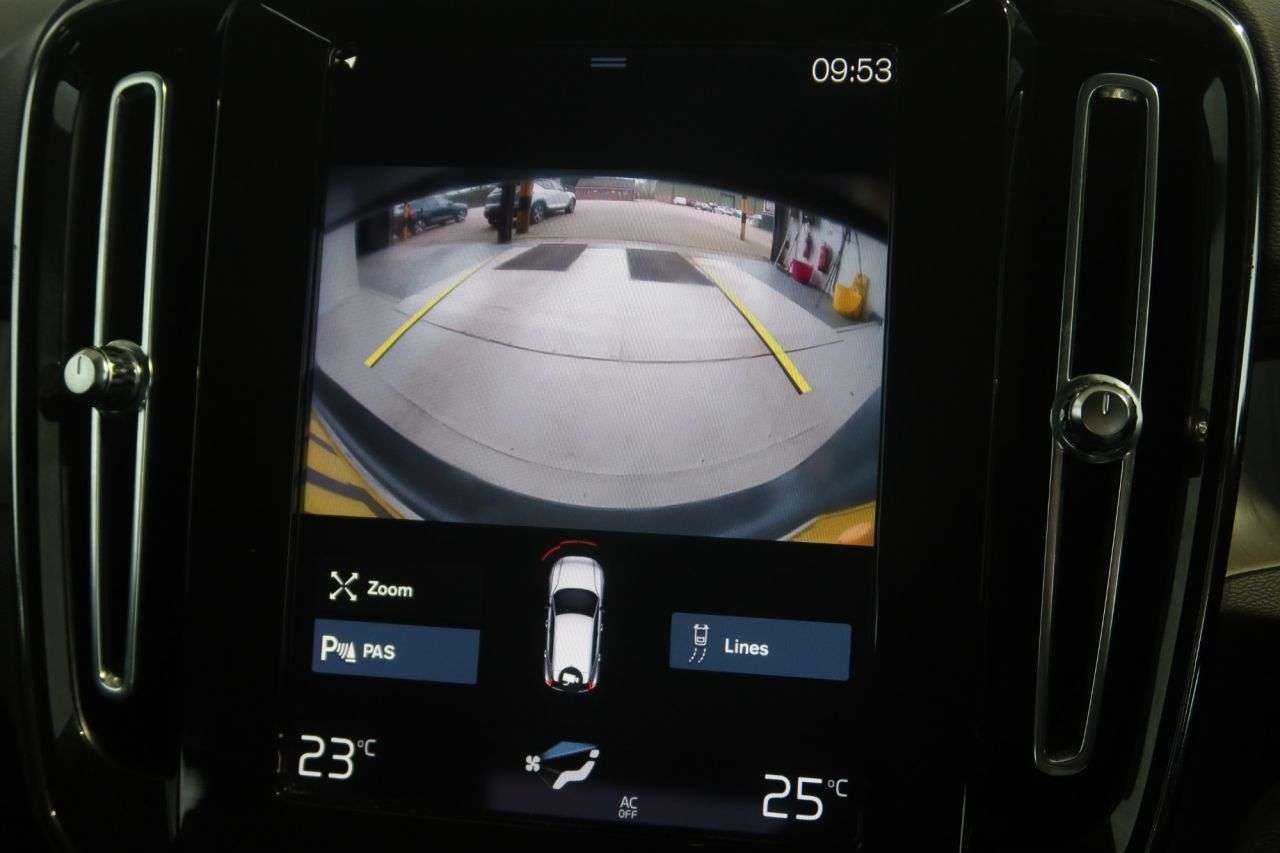 2021 VOLVO XC40 2021 VOLVO XC40