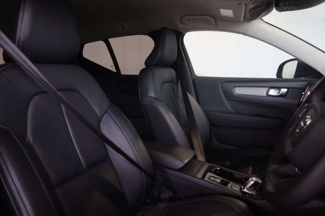 2021 VOLVO XC40 2021 VOLVO XC40