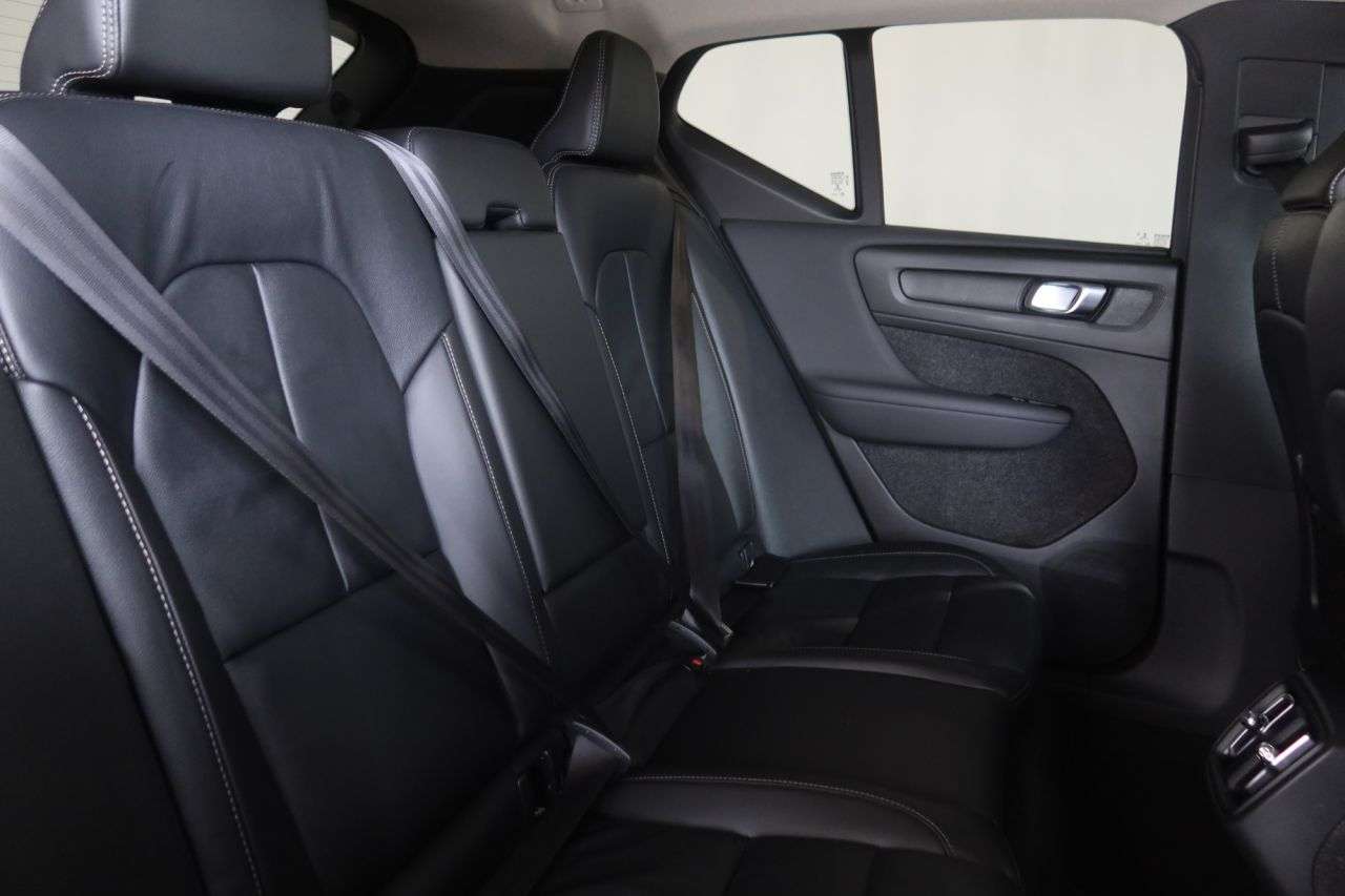 2021 VOLVO XC40 2021 VOLVO XC40