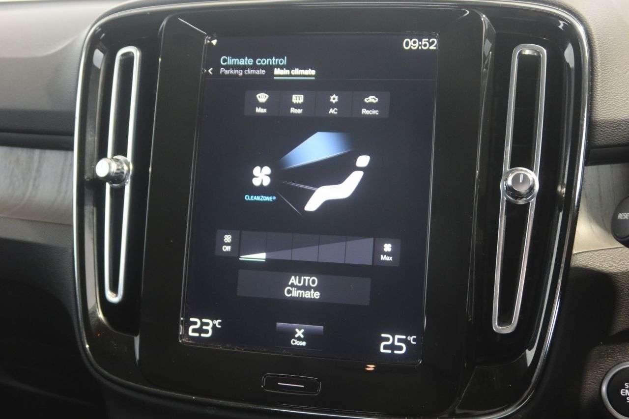 2021 VOLVO XC40 2021 VOLVO XC40