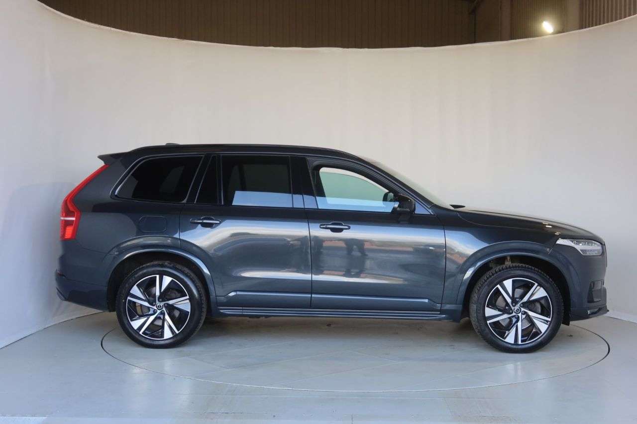 A 2022 VOLVO XC90 2.0 B5 MHEV R-Design SUV 5dr Diesel Hybrid Auto 4WD Euro 6 (s/s) (235 ps) R A 2022 VOLVO XC90 2.0 B5 MHEV R-Design SUV 5dr Diesel Hybrid Auto 4WD Euro 6 (s/s) (235 ps) R