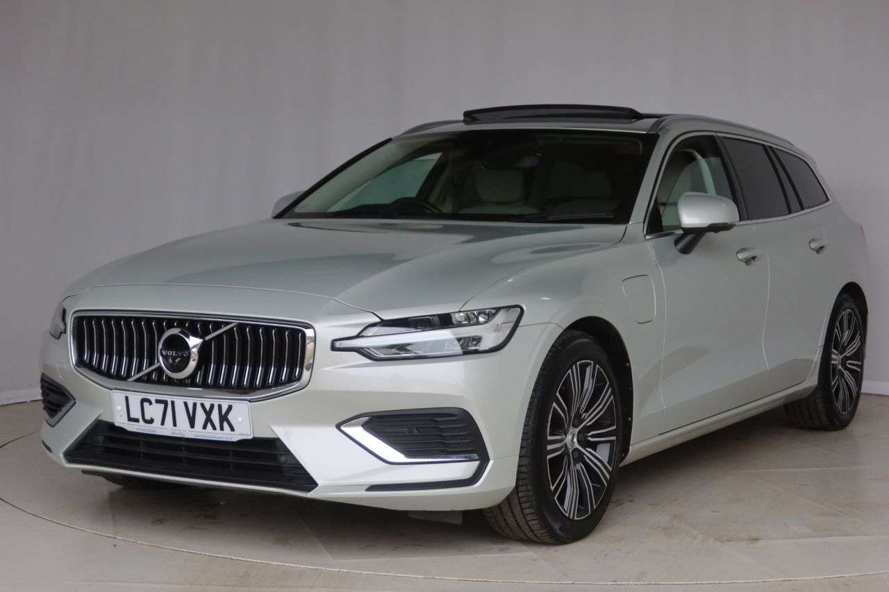 A 2021 VOLVO V60 2.0h T6 Recharge 11.6kWh Inscription Estate 5dr Petrol Plug-in Hybrid Auto A 2021 VOLVO V60 2.0h T6 Recharge 11.6kWh Inscription Estate 5dr Petrol Plug-in Hybrid Auto