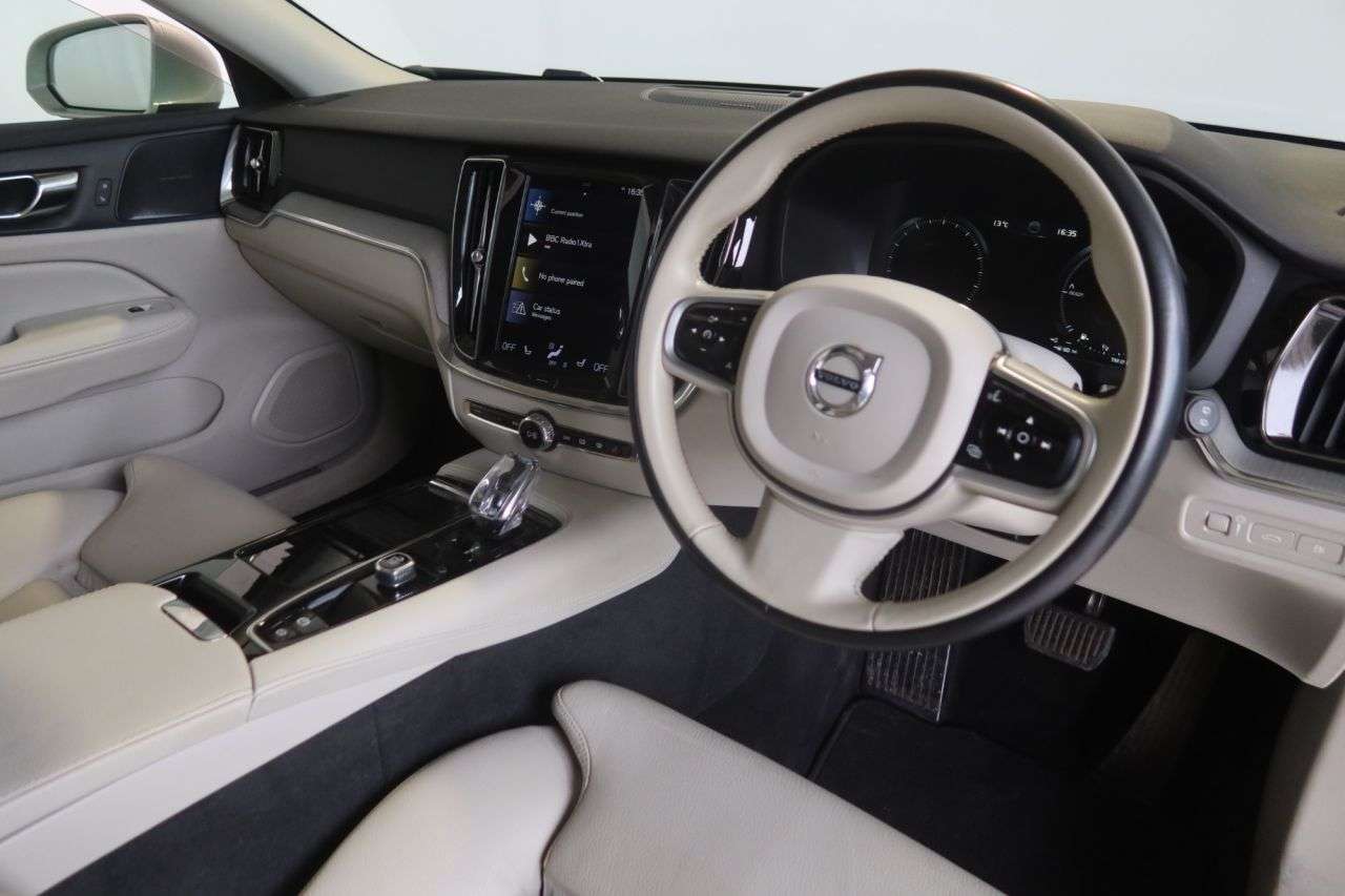 2021 VOLVO V60 2021 VOLVO V60