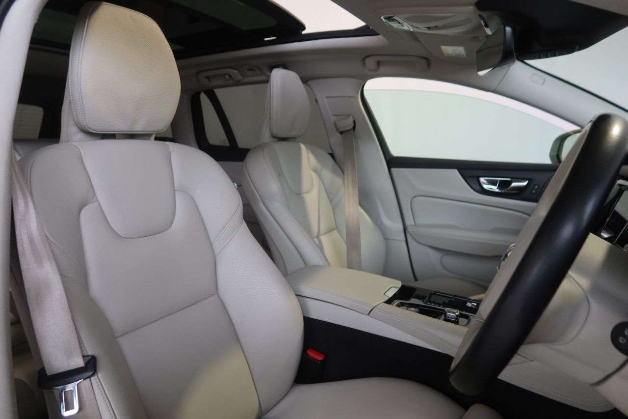 2021 VOLVO V60 2021 VOLVO V60