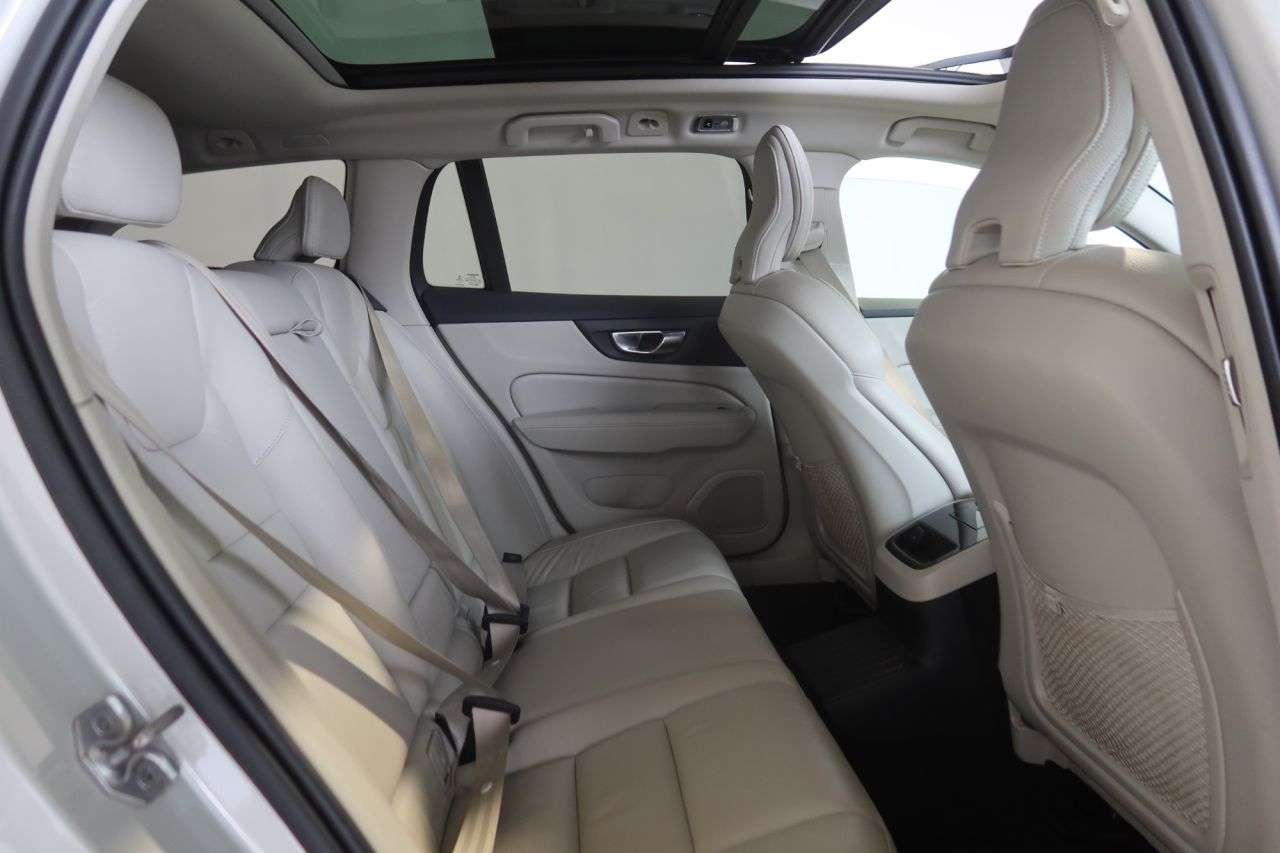 2021 VOLVO V60 2021 VOLVO V60